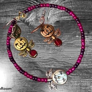 Rin's Unique Boutique - Half Off Hall - Jack o Lantern Bracelet and Earrings set